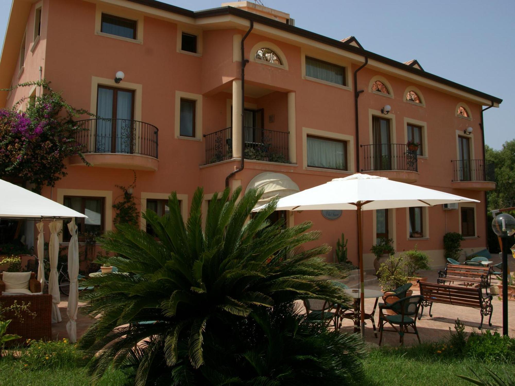 Villa Aurora Le Castella  Exterior photo